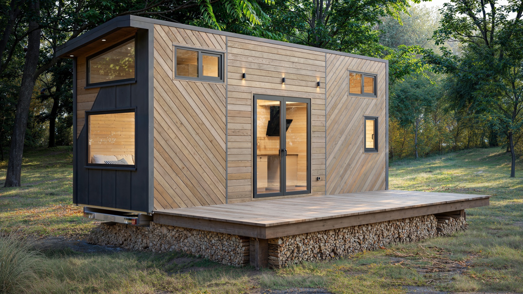 Tiny House Lento von LivianEssence – Außenansicht mit Lärchen-Fassade und Holzterrasse